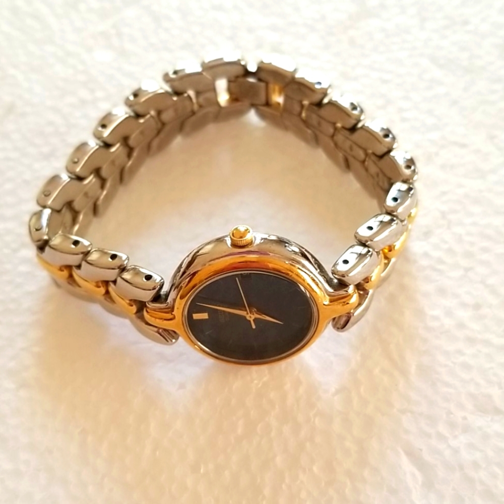Woman's Seiko  Watch - Picture 2 of 4